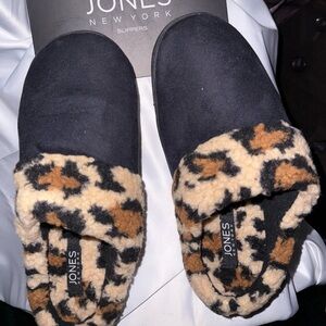Jones New York Women's Black Slippers with Animal Print